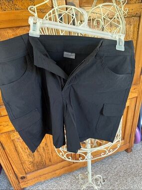 Eddie Bauer Black Womens Cargo Shorts size 10